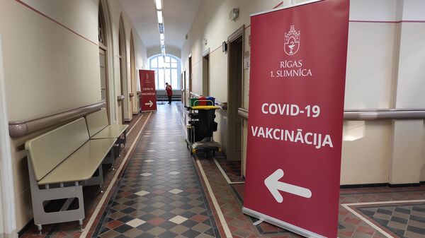 Вакцинация в Первой городской больнице Риги - Sputnik Латвия