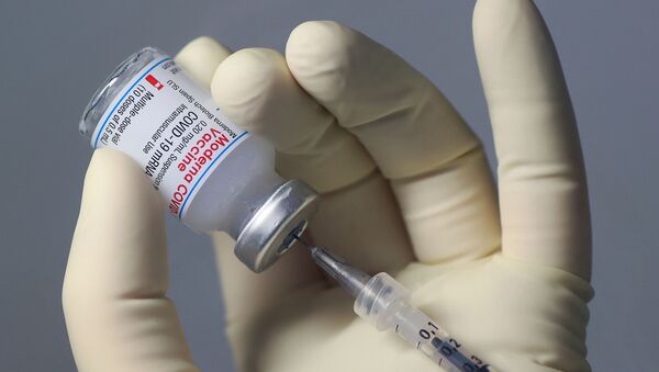Вакцина от COVID-19 производства компании Moderna - Sputnik Латвия