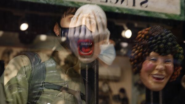 Карнавальные маски в магазине в Венеции  - Sputnik Латвия