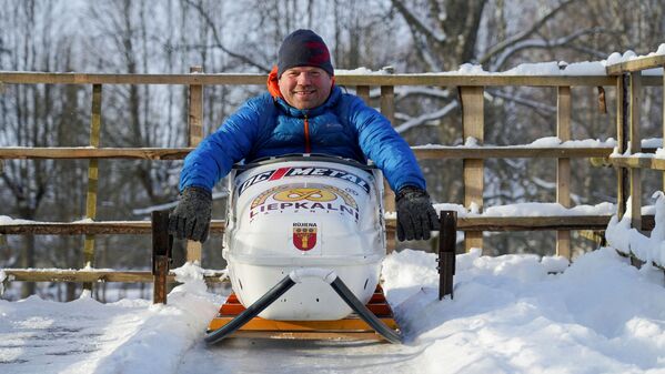 Айвис Берзиньш построил 170-метровый бобслейный трек в Руиене, Латвия  - Sputnik Латвия