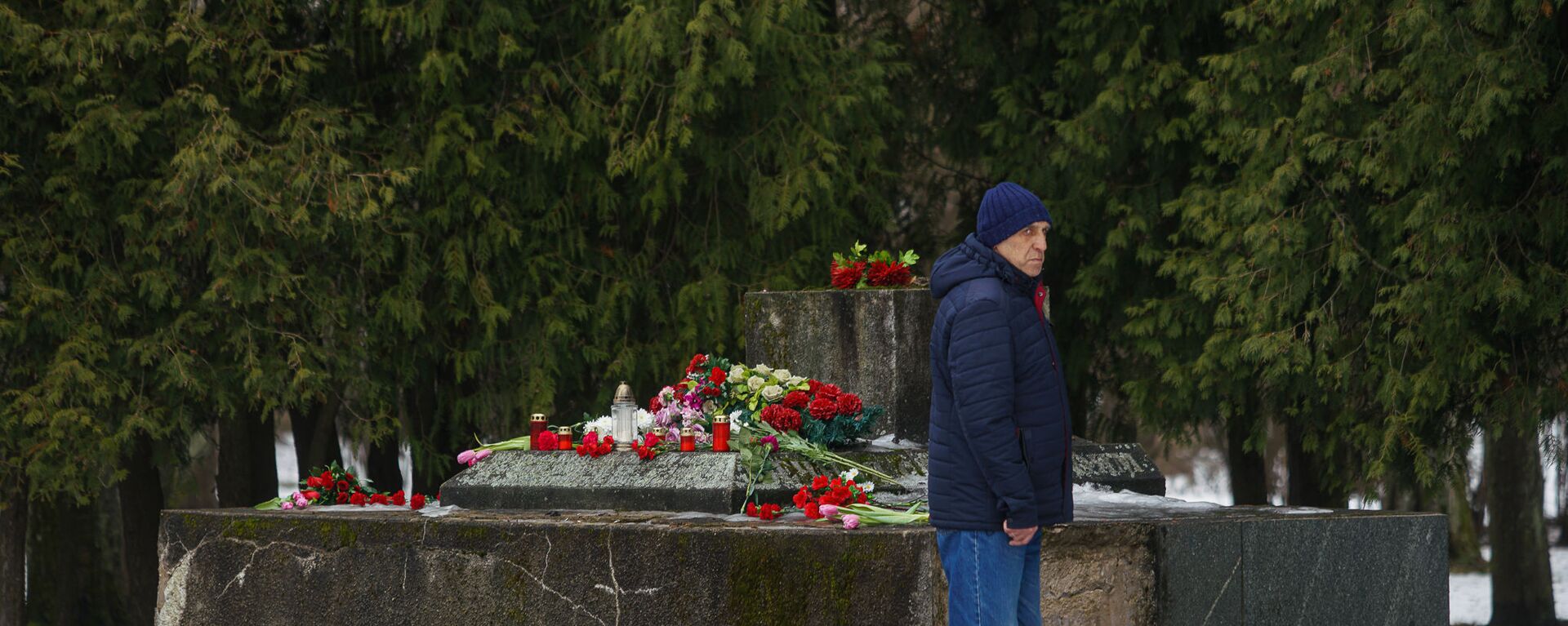 В ночь на 24 февраля в Екабпилсе вандалы украли пушку ЗиС-3 с могилы героев-освободителей Екабпилса от нацистских захватчиков - Sputnik Latvija, 1920, 02.03.2021