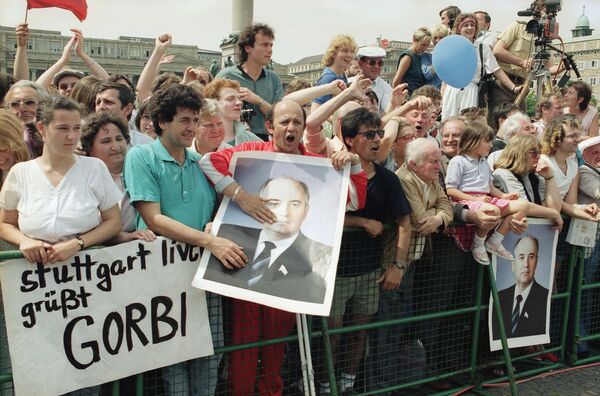 Митинг в Штутгарде в поддержку Горбачева, 1989 год - Sputnik Латвия