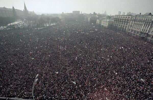 Крупнейшая антикоммунистическая демонстрация в Москве состоялась 19 марта 1991 года - Sputnik Латвия