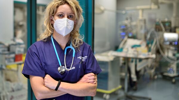 Ārste Annalīza Malara strādā Sanmateo slimnīcā Pavija. Viņa diagnosticēja Covid-19 pirmajam pacientam Itālijā 2020. gada 20. februārī  - Sputnik Latvija