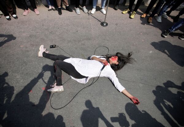 Акция против участившихся случаев насилия в отношении женщин во время Международного женского дня в Катманду, Непал - Sputnik Латвия