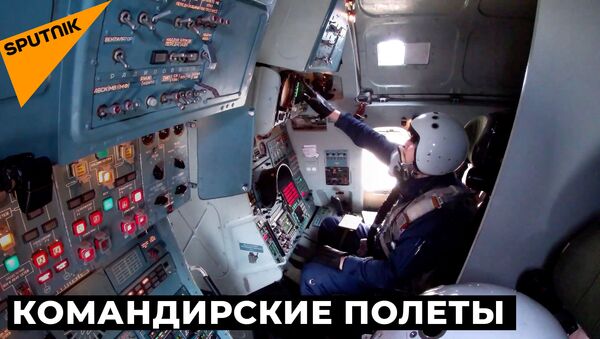 Командирские полеты: учения бомбардировщиков Ту-160 на авиабазе Энгельс - Sputnik Латвия