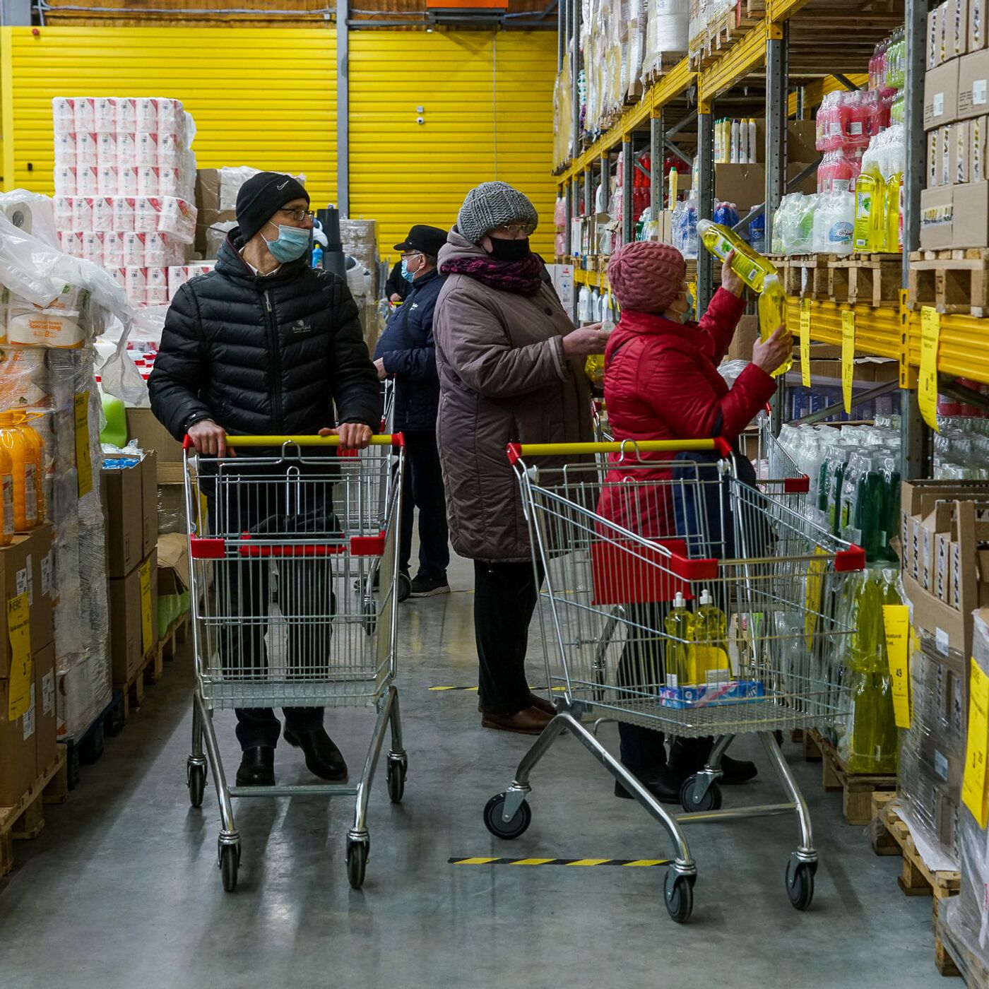 Не все магазины в Латвии отказались от российских и белорусских продуктов -  18.03.2022, Sputnik Латвия