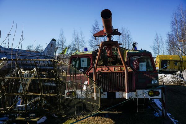Автомобиль АА-60 предназначен для несения пожарно-спасательной службы на территории аэродрома - Sputnik Латвия