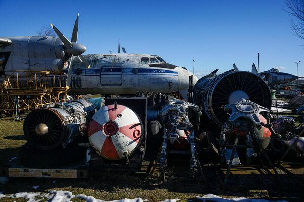 В обширной экспозиции музея морские мины соседствуют с авиадвигателями - Sputnik Латвия
