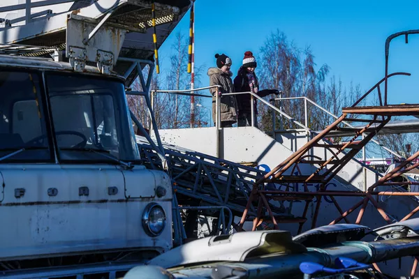 В музее практически все экспонаты можно потрогать руками и даже полазить по настоящему трапу - Sputnik Латвия