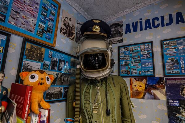 Высотно-компенсирующий костюм летчика в коллекции музея - Sputnik Латвия