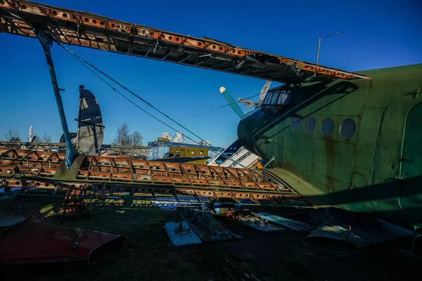 Устройство крыла можно изучить на примере поверхностей советского биплана Ан-2Т - Sputnik Латвия