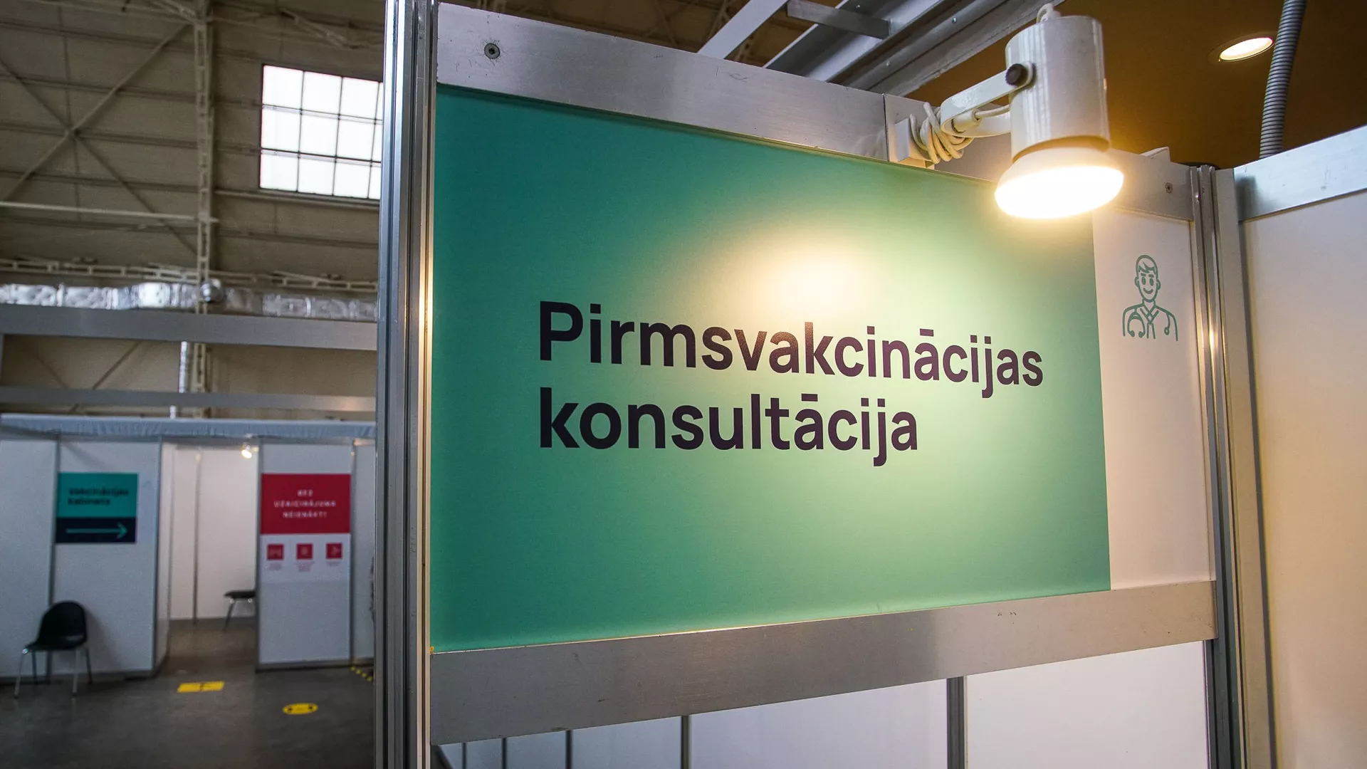 Центр вакцинации открылся в Гастрономическом павильоне Центрального рынка в Риге