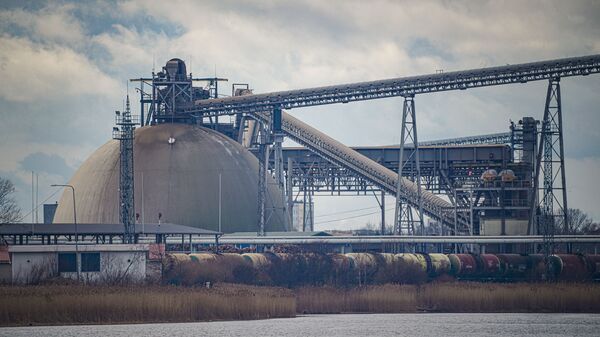 Терминал навалочных грузов в Рижском порту - Sputnik Латвия