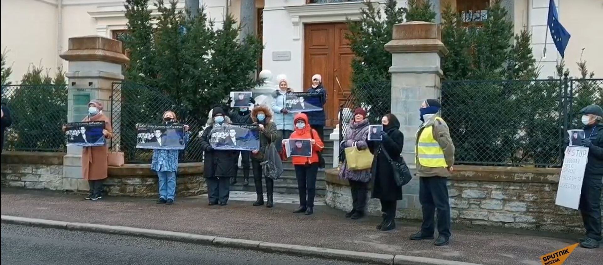 С момента ареста ничего не известно: таллинцы вышли на пикет в поддержку правозащитника Середенко - Sputnik Латвия, 1920, 06.04.2021
