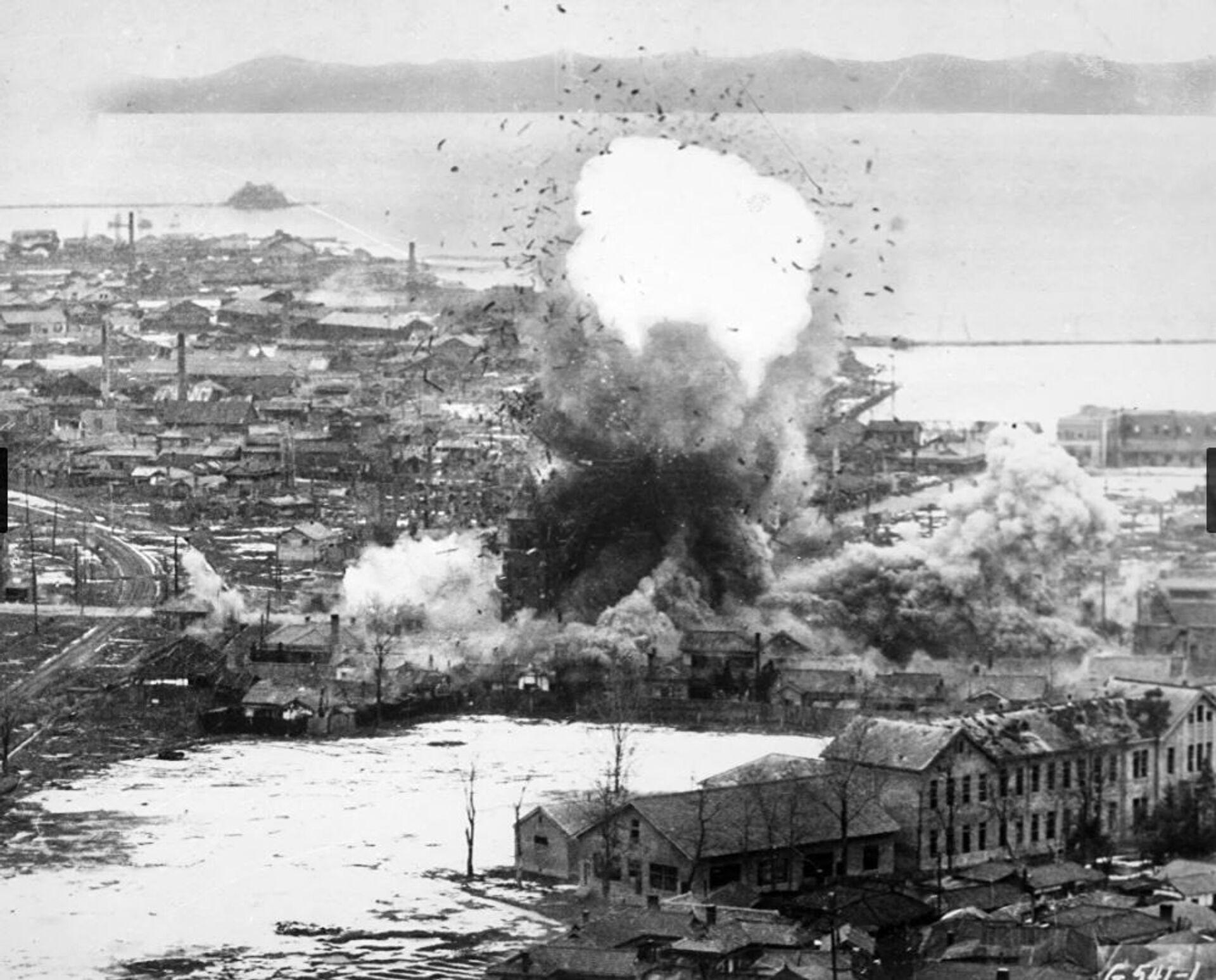 Атака бомбардировщиков B-26 в Вонсане, Северная Корея, 1951 г. - Sputnik Latvija, 1920, 01.06.2021