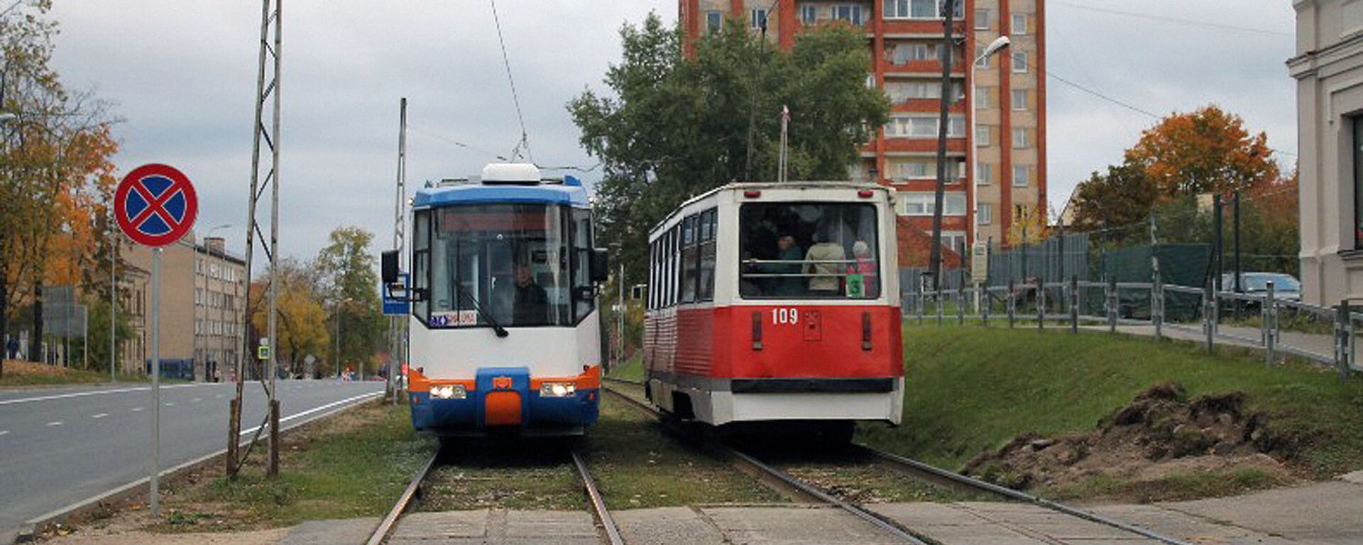 Трамвай на улице, в Даугавпилсе - Sputnik Латвия, 1920, 13.05.2021