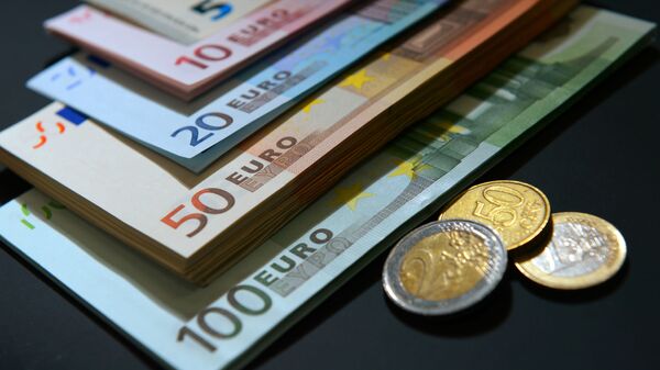 Купюры и монеты евро разного номинала. - Sputnik Латвия