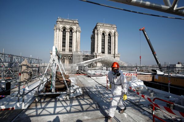 Parīzes Dievmātes katedrāles restaurācija - Sputnik Latvija