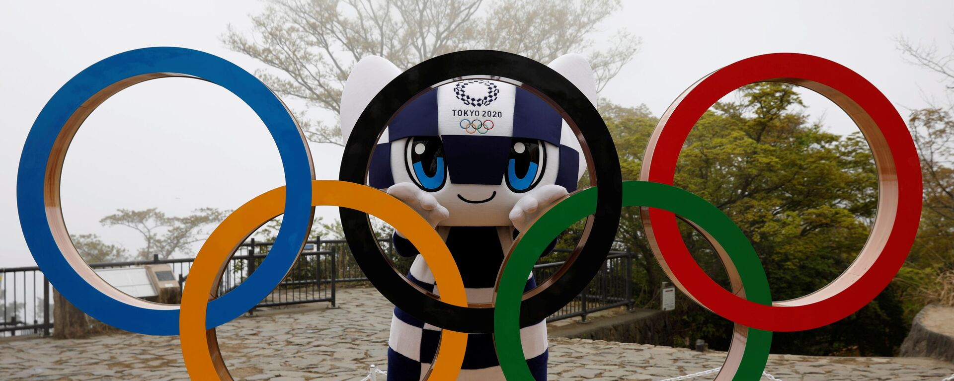 Олимпийские кольца и талисман Олимпиады-2020 в Токио - Sputnik Латвия, 1920, 19.07.2021
