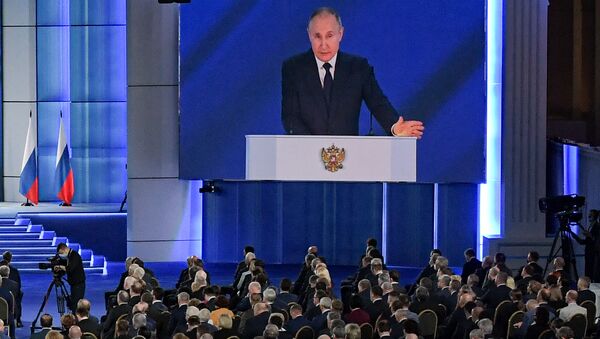 Президент РФ Владимир Путин во время выступления с посланием Федеральному собранию - Sputnik Latvija