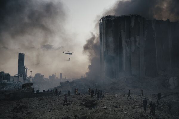 Foto no itāļu fotogrāfa Lorenco Tunjoli sērijas Sprādziens Beirutas ostā – 1. vieta kategorijā Aktuālas ziņās - Sputnik Latvija
