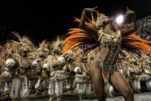 Sambas skolas Unidos da Tijuca pārstāvji karnevālā Riodežaneio, Brazīlija - Sputnik Latvija