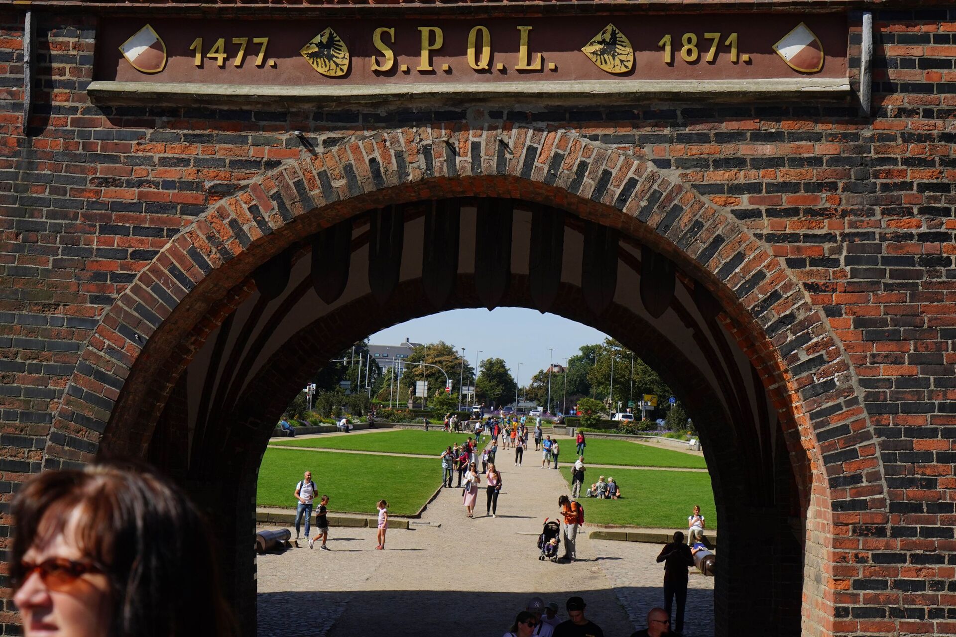 Хольстентор - средневековые городские ворота города Любека, построенные в XV веке - Sputnik Латвия, 1920, 01.06.2021