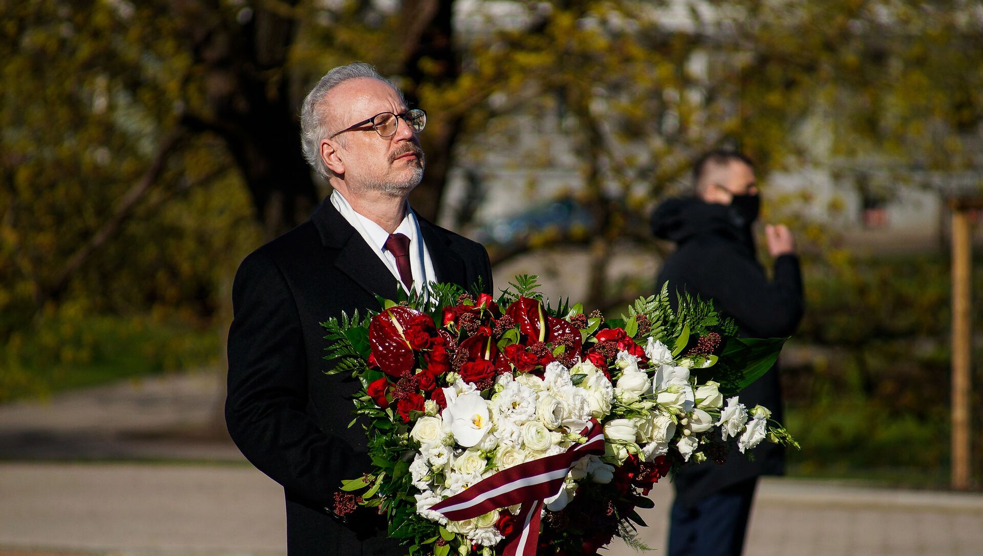 Президент Латвии Эгилс Левитс во время церемонии возложения цветов у памятника Свободы 4 мая - Sputnik Латвия, 1920, 04.05.2021