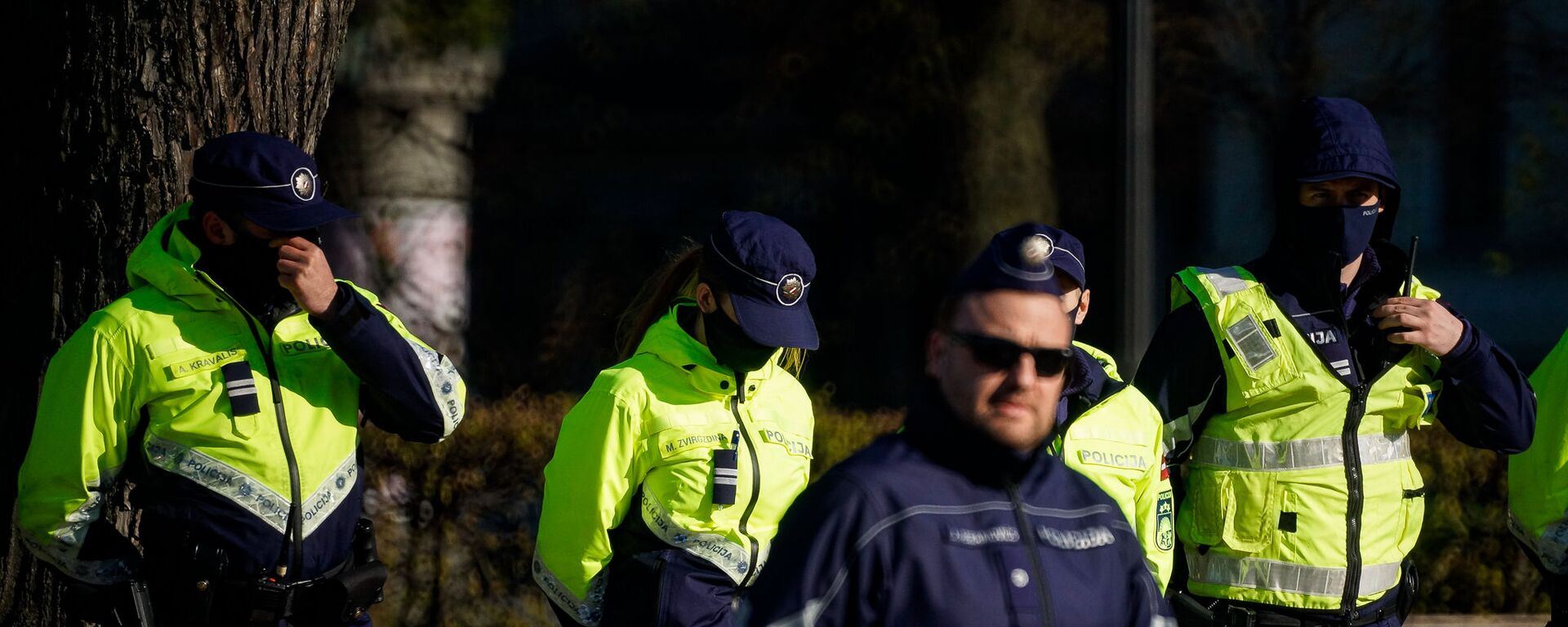 Полиция обеспечивает порядок в Риге в День восстановления независимости Латвии - Sputnik Латвия, 1920, 06.10.2025