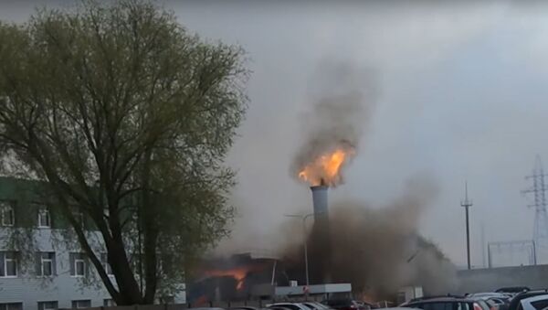 Взрыв и пожар на предприятии в литовской Клайпеде сняли на видео - Sputnik Латвия