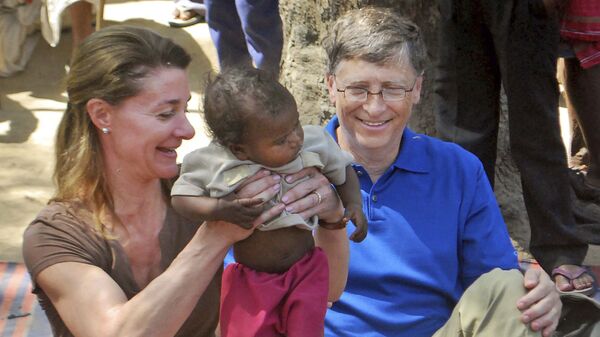 Билл Гейтс с супругой Мелиндой в Индии, 2011 год - Sputnik Латвия