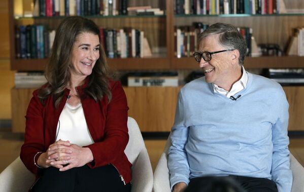 Билл Гейтс с супругой Мелиндой во время интервью в Киркланд, штат Вашингтон, 2019 год. - Sputnik Латвия