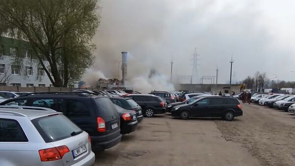 Взрыв и пожар на предприятии в литовской Клайпеде сняли на видео - Sputnik Latvija