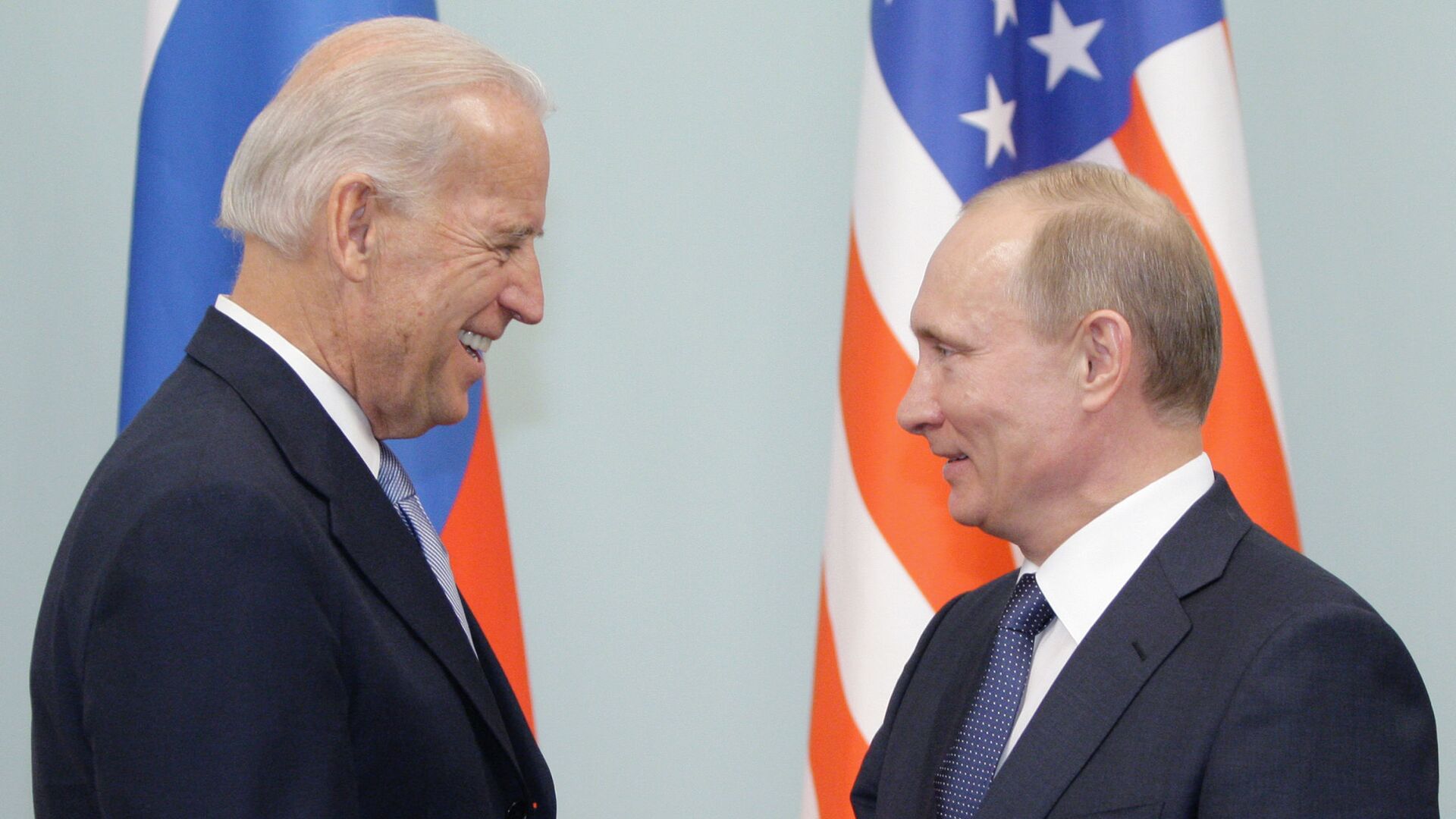 Встреча Владимира Путина с Джозефом Байденом в Москве, 2011 - Sputnik Латвия, 1920, 07.05.2021