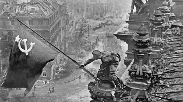 Знамя Победы над Берлином, 1945 год - Sputnik Латвия