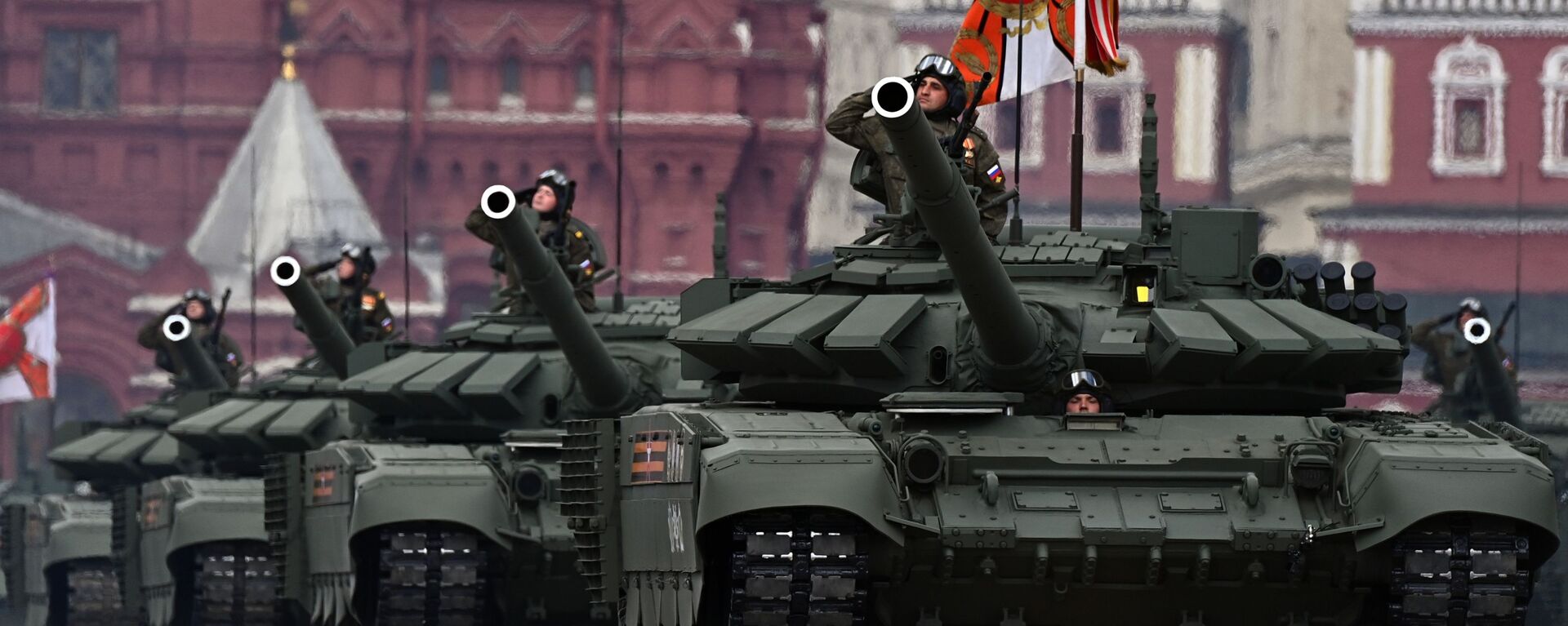 Танк Т-72Б3М во время генеральной репетиции парада в честь 76-й годовщины Победы в Великой Отечественной войне в Москве - Sputnik Latvija, 1920, 16.05.2021