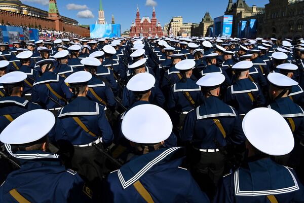 Российские моряки на Красной площади в Москве. - Sputnik Латвия