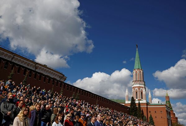 Liels skaits cilvēku ieradās noskatīties parādes mēģinājumu - Sputnik Latvija