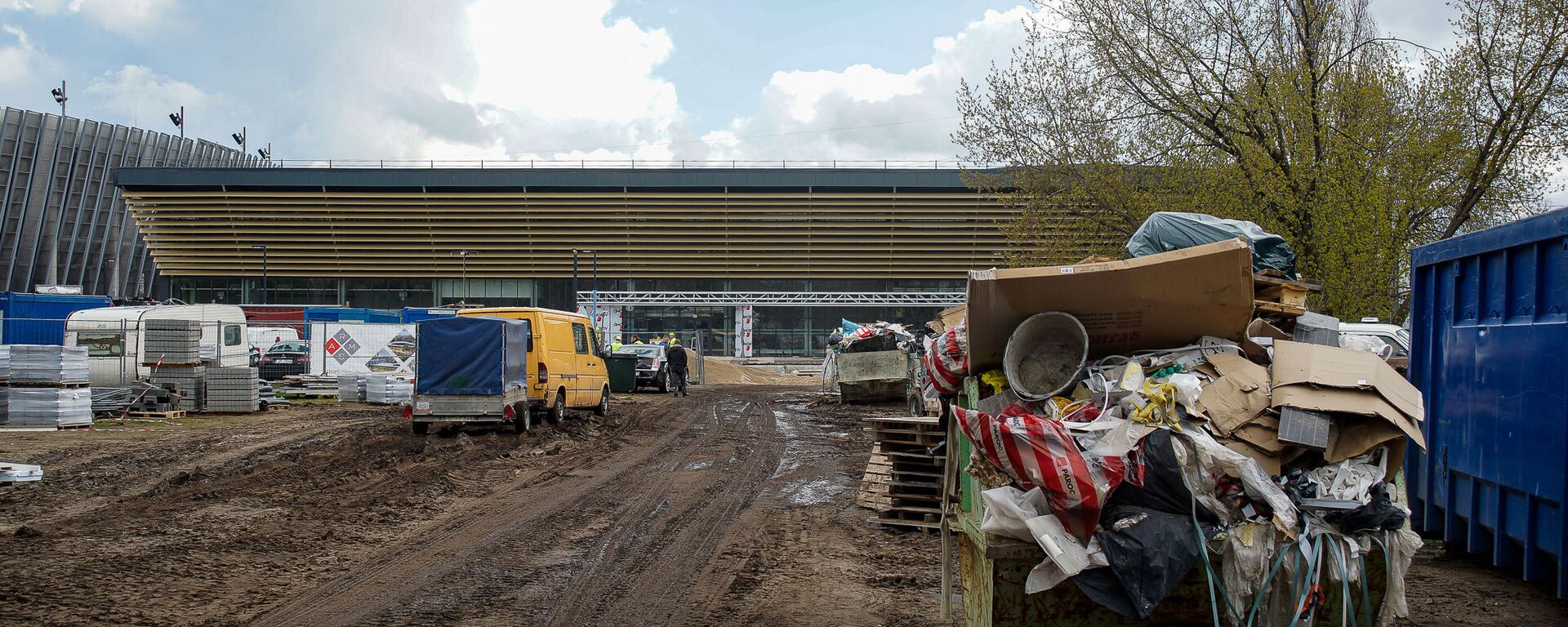 Строительные работы на новом ледовом холле на стадионе Даугава - Sputnik Латвия, 1920, 27.04.2022