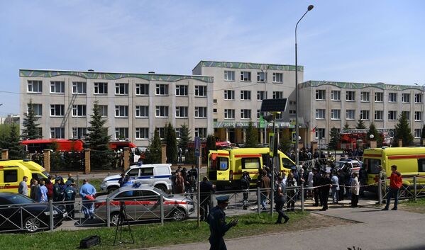 Здание гимназии №175 в Казани, которую атаковал злоумышленник с огнестрельным оружием - Sputnik Латвия