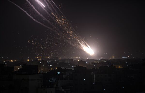 No Gazas pret Izraēlu tiek palaistas raķetes - Sputnik Latvija