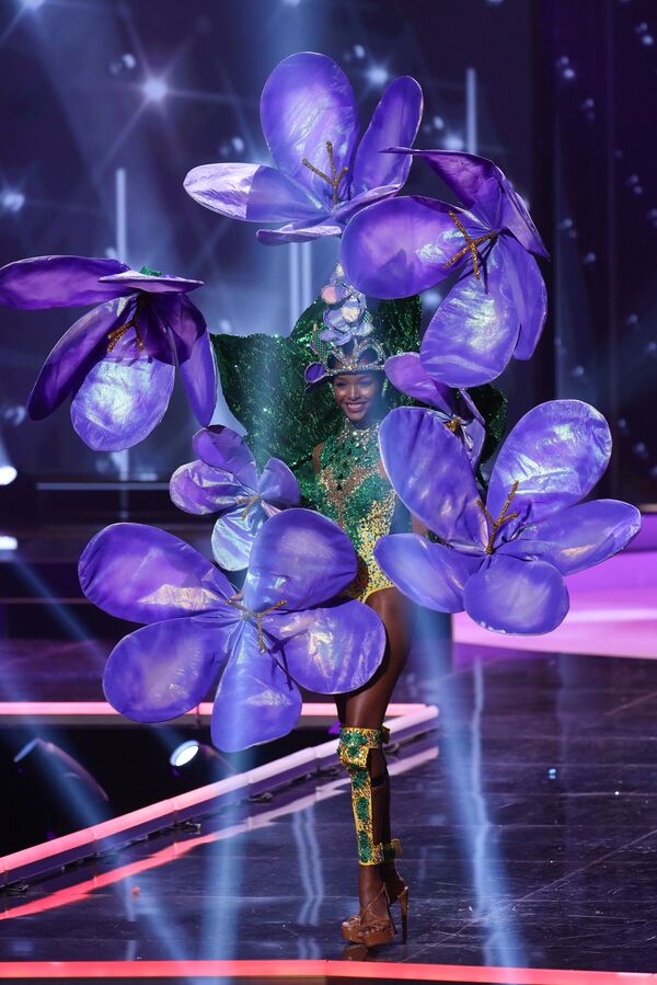 Мисс Ямайка Микеал-Симон Уильямс во время показа национального костюма конкурса Мисс Вселенная 2021  - Sputnik Латвия