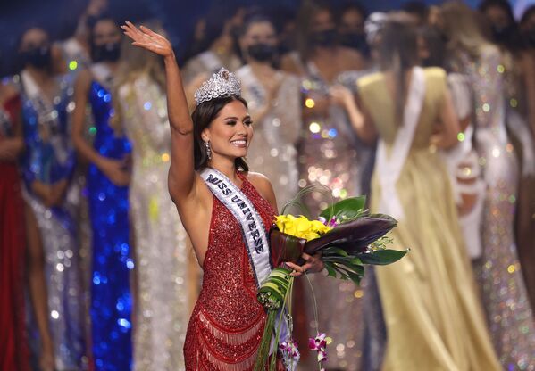 Мисс Мексика Андреа Меза коронована на сцене конкурса Мисс Вселенная 2021, 16 мая 2021 года. - Sputnik Латвия
