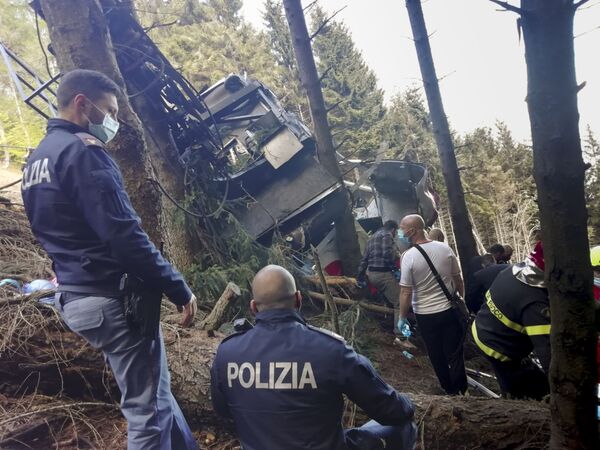 Trošu tramvaja avārijas vietā Itālijas ziemeļos - Sputnik Latvija
