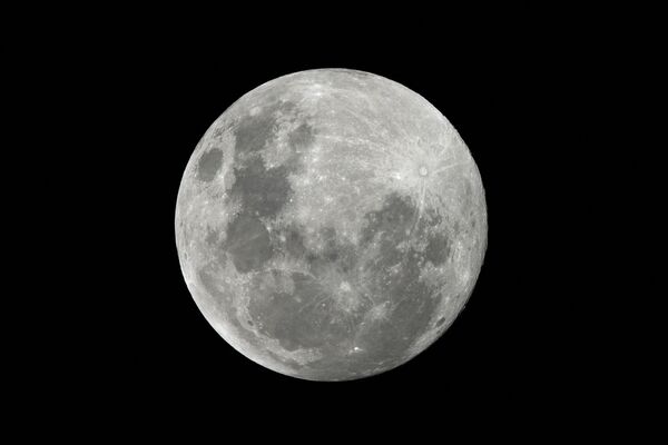 Полная луна в Буэнос-Айресе, Аргентина. - Sputnik Латвия