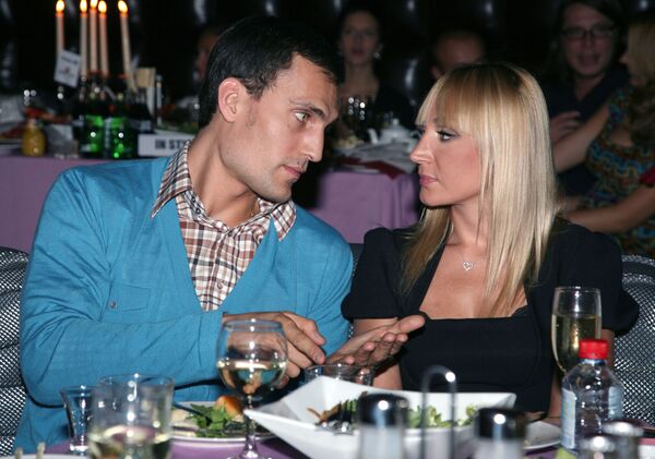 2005. gadā Kristīne Orbakaite apprecējās ar uzņēmēju Mihailu Zemcovu. Viņi ir laimīgi kopā vēl aizvien - Sputnik Latvija