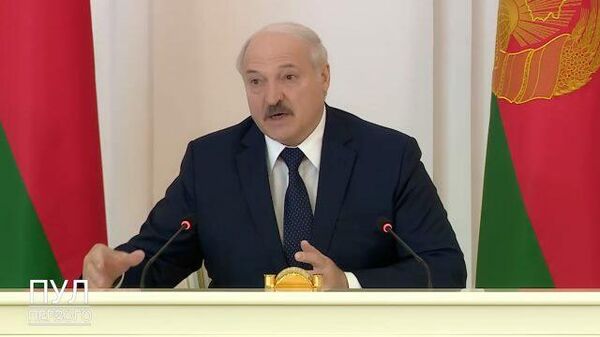 Лукашенко рассказал, какие документы привез на встречу с Путиным - Sputnik Latvija