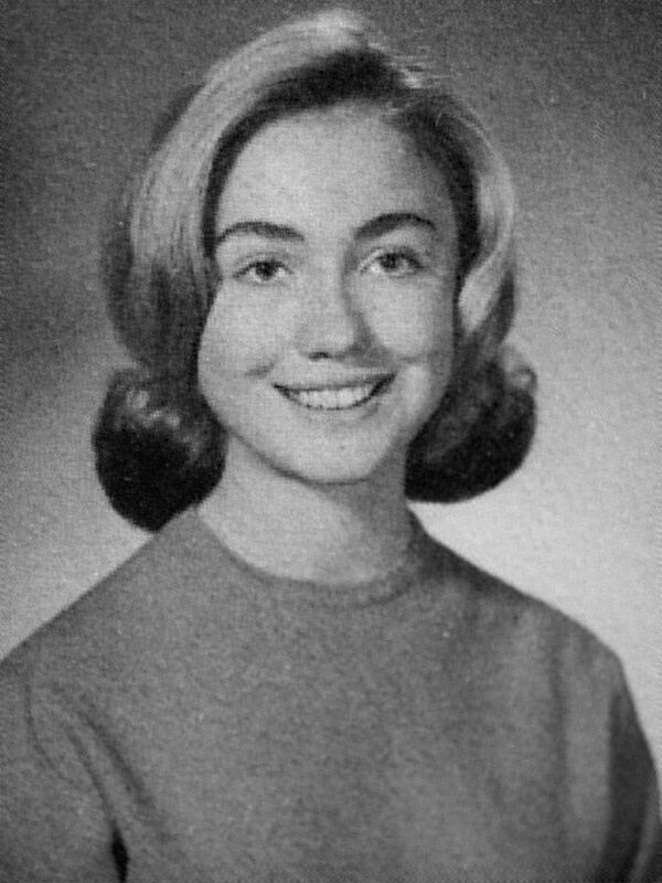 Фотография Хиллари Клинтон в школьном альбоме, 1965 год. - Sputnik Латвия