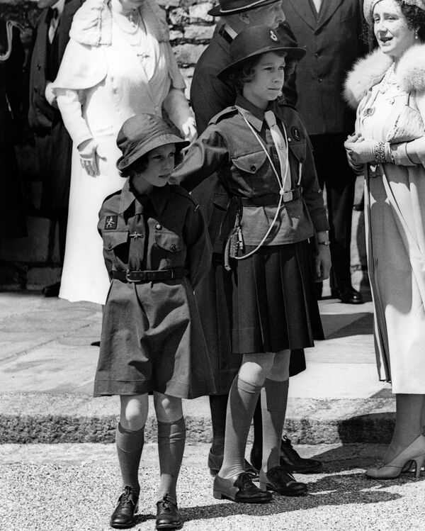 Британские принцессы Маргарет и Елизавета в 1938 году. - Sputnik Латвия